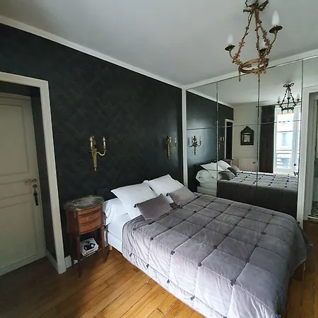 Bed & Breakfast Chez Pepe Merle - D'hotes Dans Le Quartier Du Pere Lachaise 4*